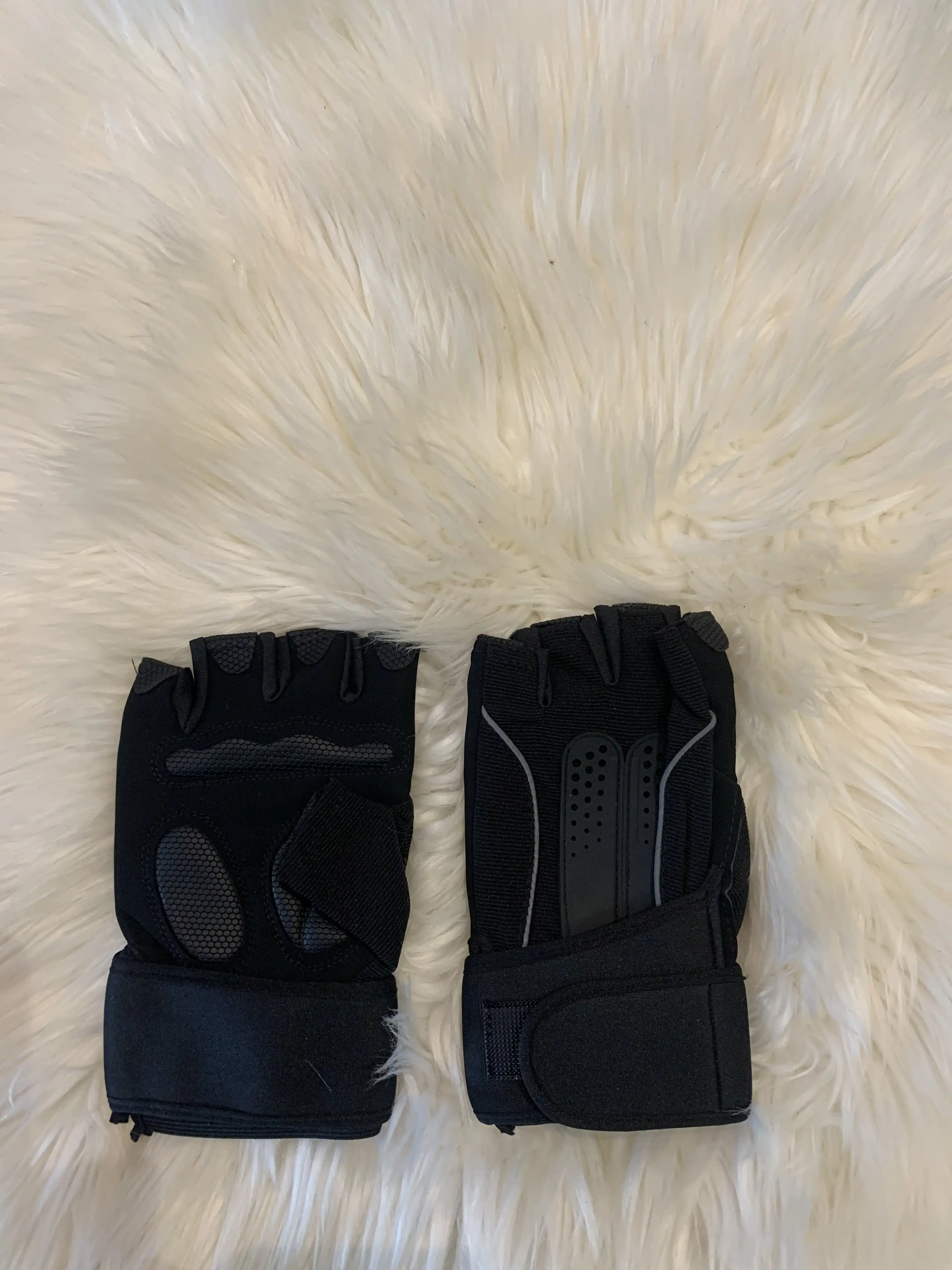 Wear and Wrap Gloves (Black) image by Muscly Fitness Shop