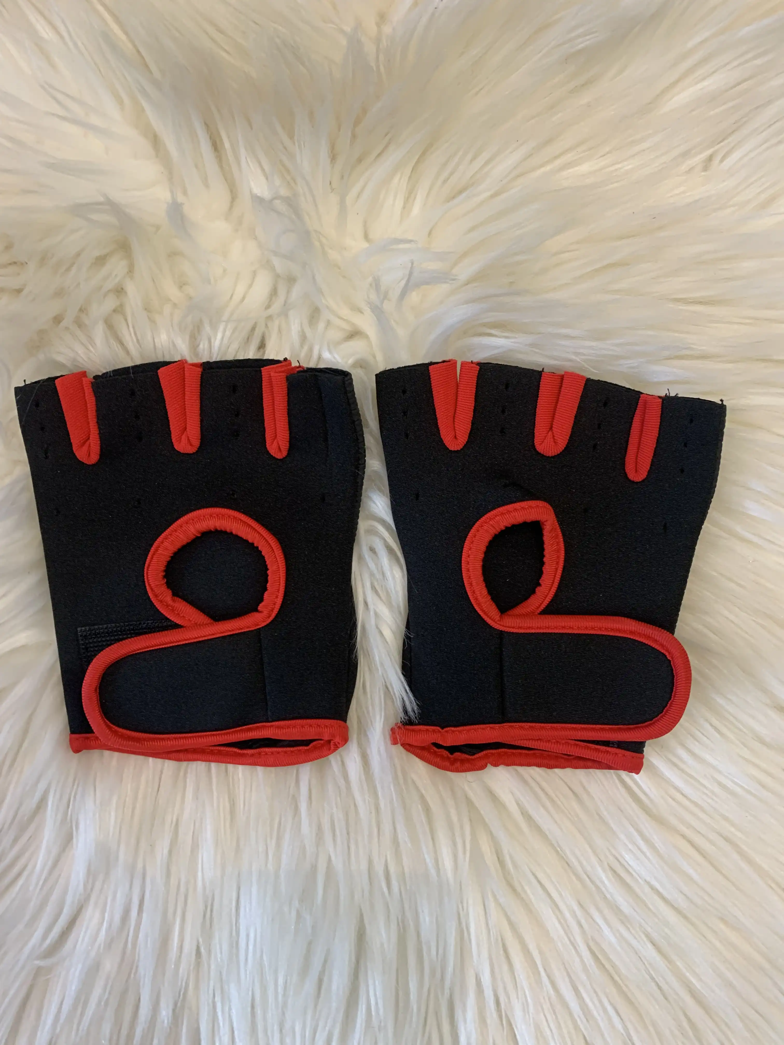Chruspek Gloves (Black and Red) image by Muscly Fitness Shop